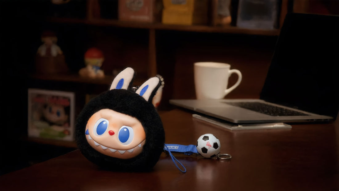 Pendentif peluche vinyle The Monsters x FIFA POP MART