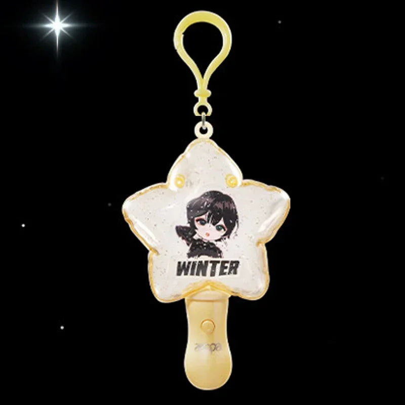Pendentif Aespa Memorable Picks – Blind Box Lumineux – Version WINTER | BubuKawaii