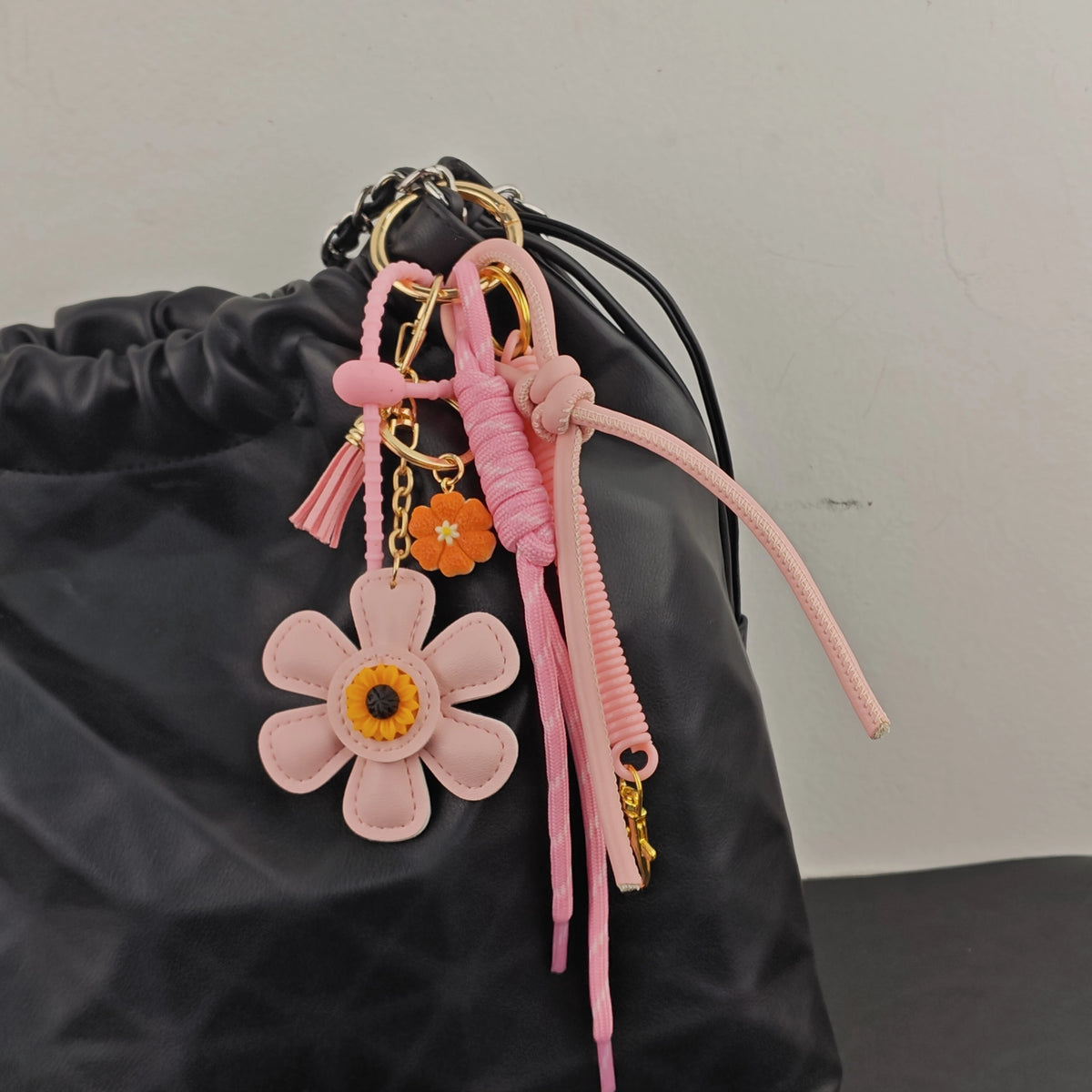 New In Leather Sunflower Bag Charms Fashionable Pendant Of Bag Braided Rope Woman Keychain Accessories Gift Wholesale – vue 2