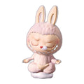 Figurine Labubu Lazy Yoga – fond blanc