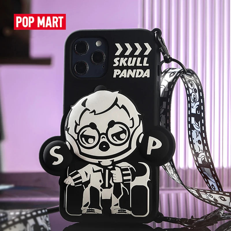 Coque iPhone 12 – Skullpanda Action Cut Cool Director – vue 2 | BubuKawaii