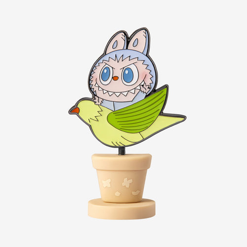 Badge aimanté Labubu Fall in Wild – vue 3