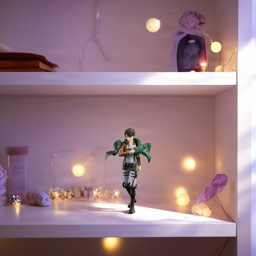 Figurine Levi Ackerman – mise en situation sur une étagère