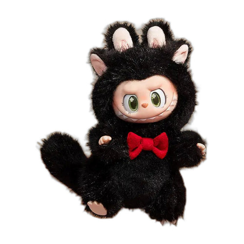 Packshot – pendentif peluche Labubu The Monsters Cat Mode, chat noir à nœud rouge