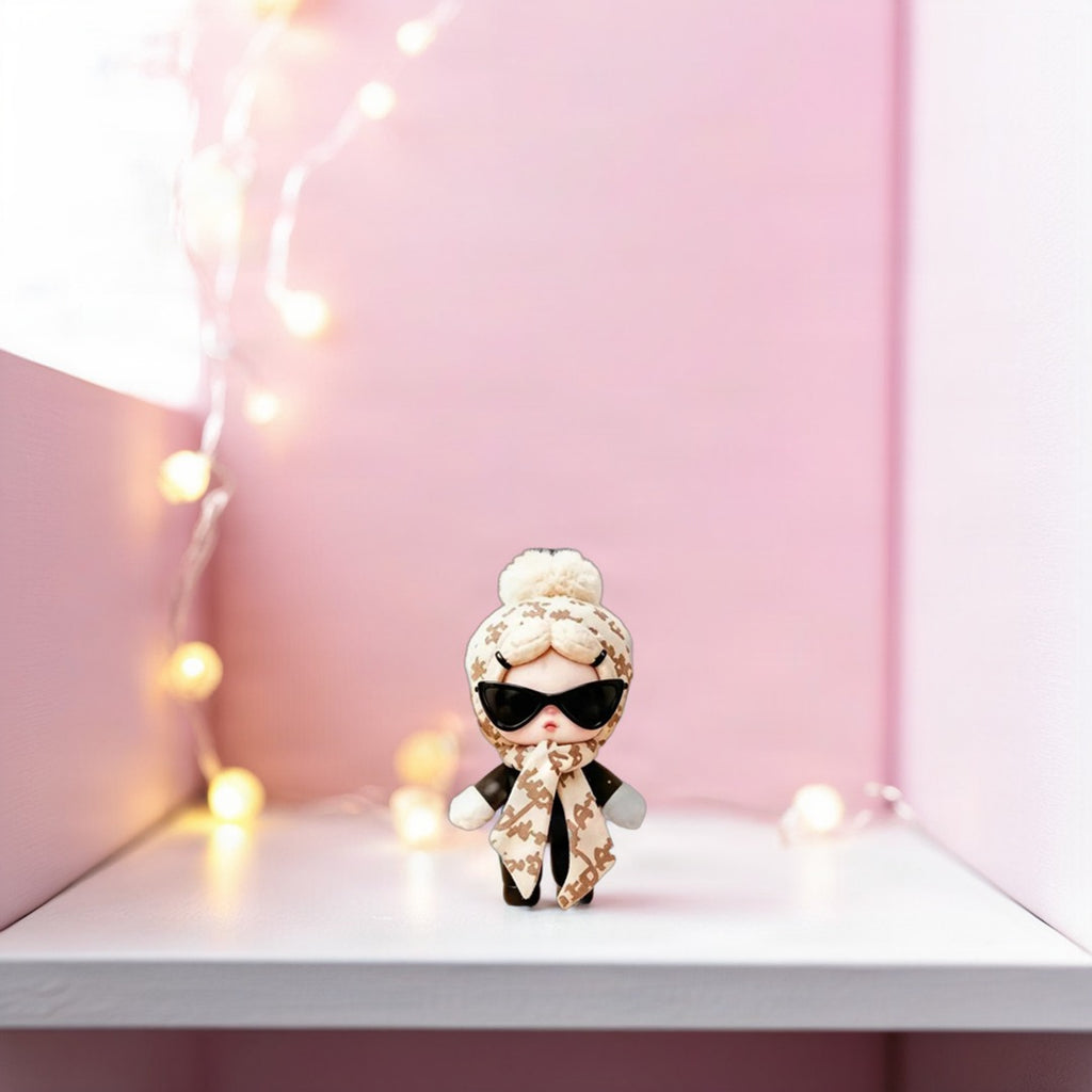Mise en situation – POP MART SKULLPANDA Off Mode Series Plush Doll Pendant Blind Box Mystery Box Toys Doll Anime Figure Desktop Ornaments Collection