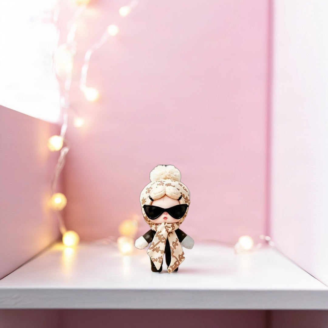 Mise en situation – POP MART SKULLPANDA Off Mode Series Plush Doll Pendant Blind Box Mystery Box Toys Doll Anime Figure Desktop Ornaments Collection