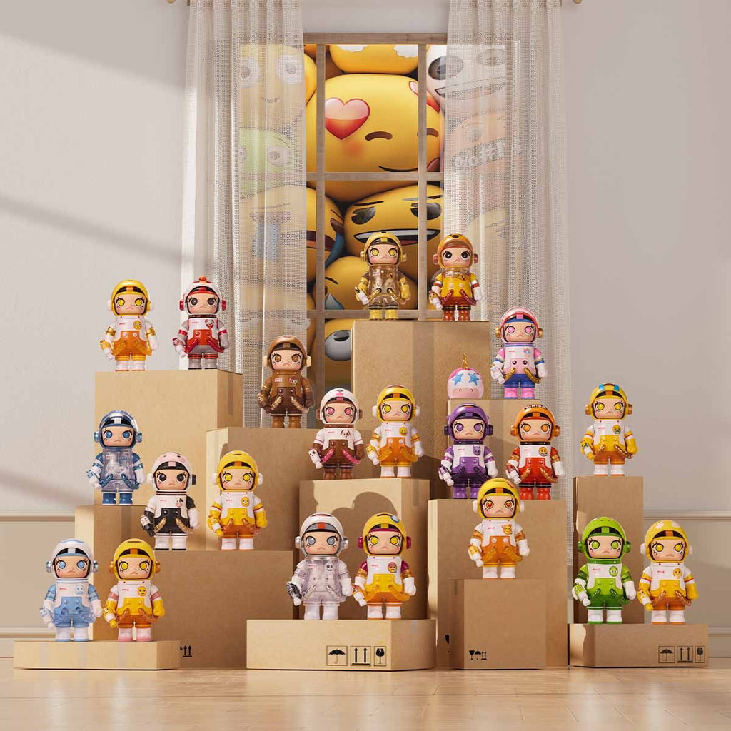Figurine Mega Space Molly 100 % × Emoji – vue 2