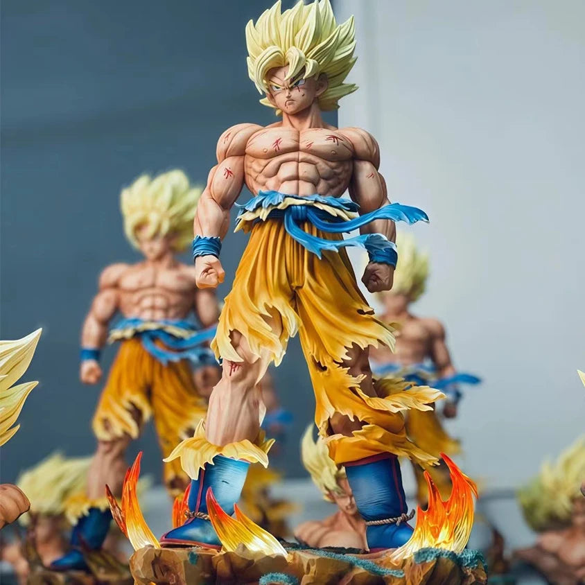 Statue Goku Super Saiyan – Base LED, têtes interchangeables – vue 4 | BubuKawaii