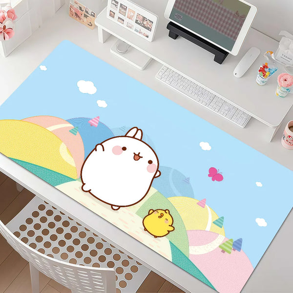 Tapis de bureau Molang – Antidérapant, bords cousus | BubuKawaii