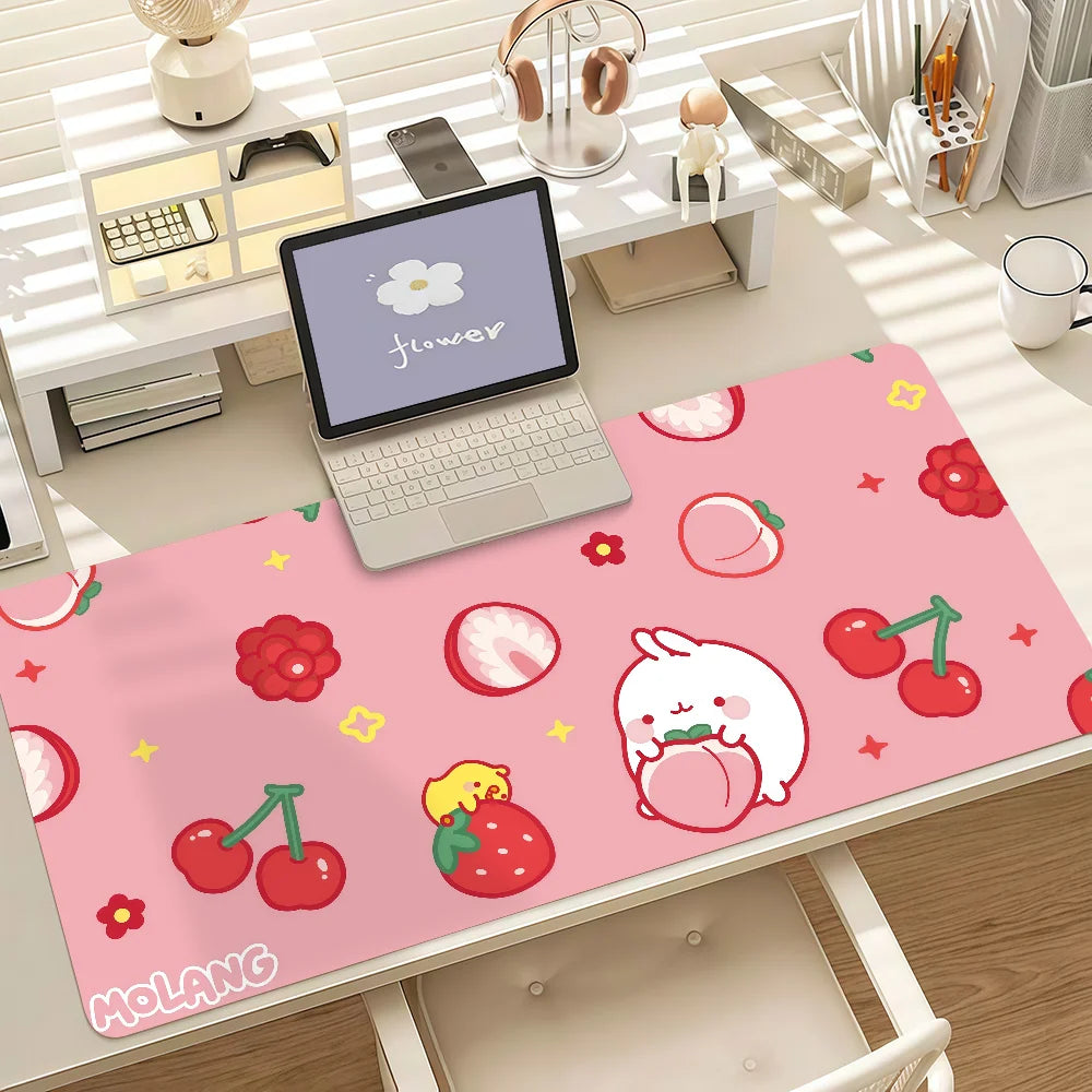 Tapis de bureau Molang – Antidérapant, bords cousus – vue 11 | BubuKawaii