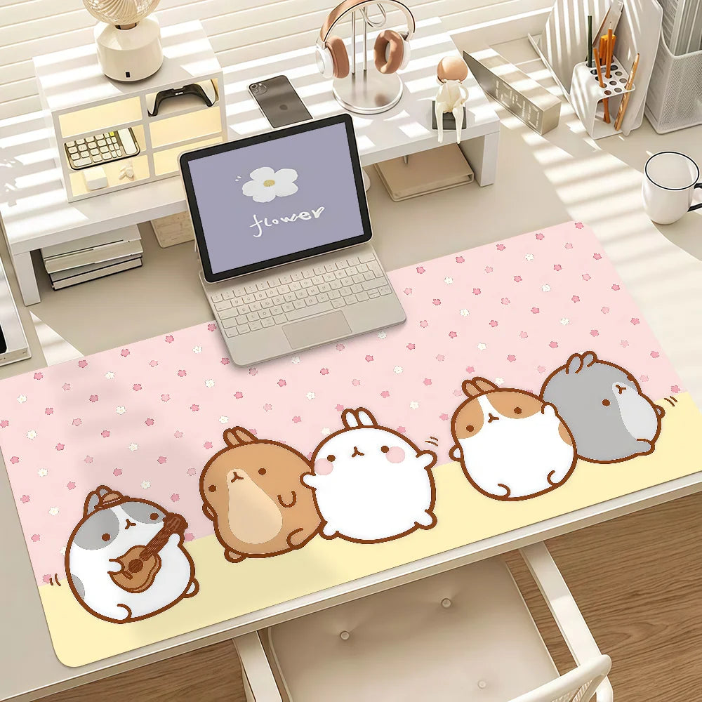Tapis de bureau Molang – Antidérapant, bords cousus – vue 12 | BubuKawaii