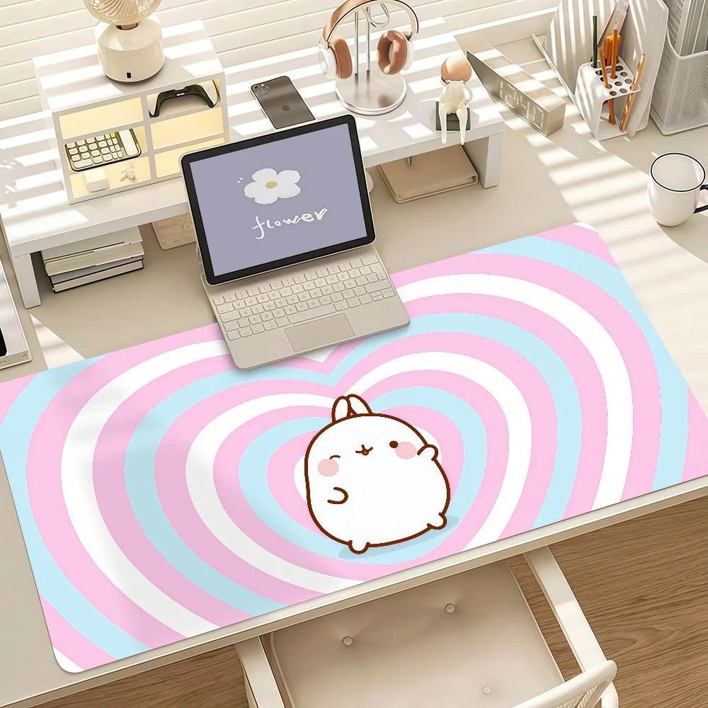 Tapis de bureau Molang – Antidérapant, bords cousus – vue 13 | BubuKawaii