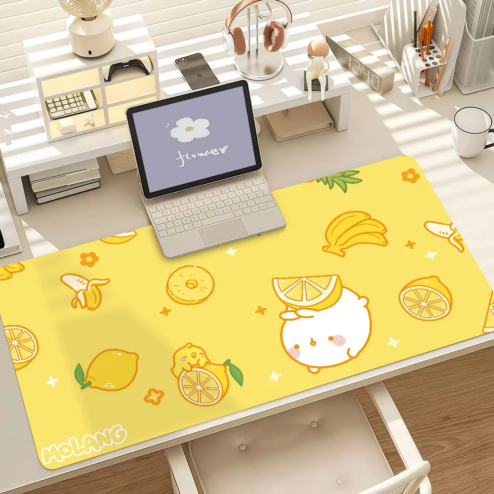 Tapis de bureau Molang – Antidérapant, bords cousus – vue 16 | BubuKawaii