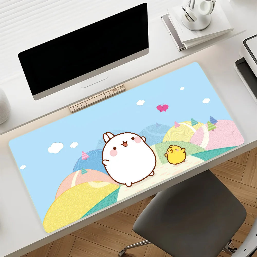 Tapis de bureau Molang – Antidérapant, bords cousus – vue 2 | BubuKawaii