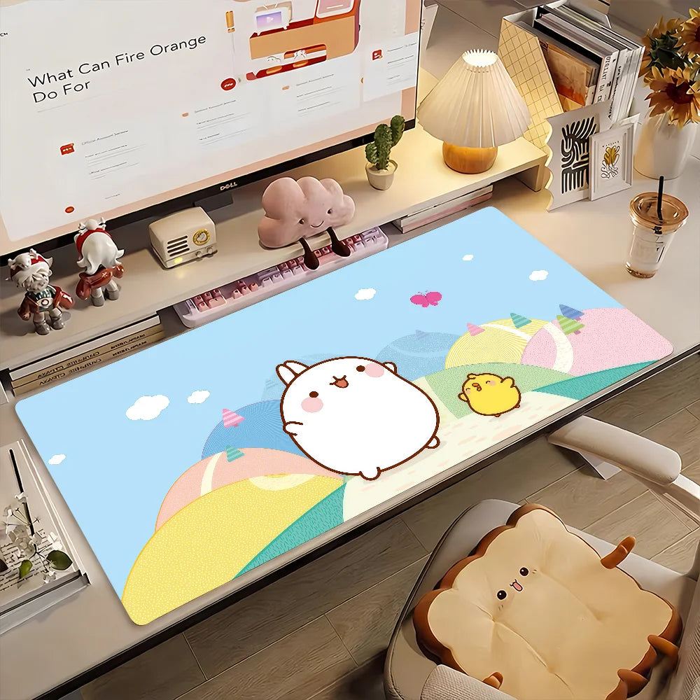 Tapis de bureau Molang – Antidérapant, bords cousus – vue 5 | BubuKawaii