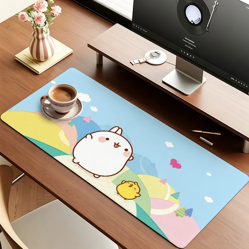 Tapis de bureau Molang – Antidérapant, bords cousus – vue 6 | BubuKawaii