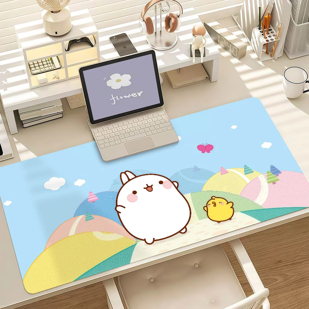 Tapis de bureau Molang – Antidérapant, bords cousus – vue 7 | BubuKawaii